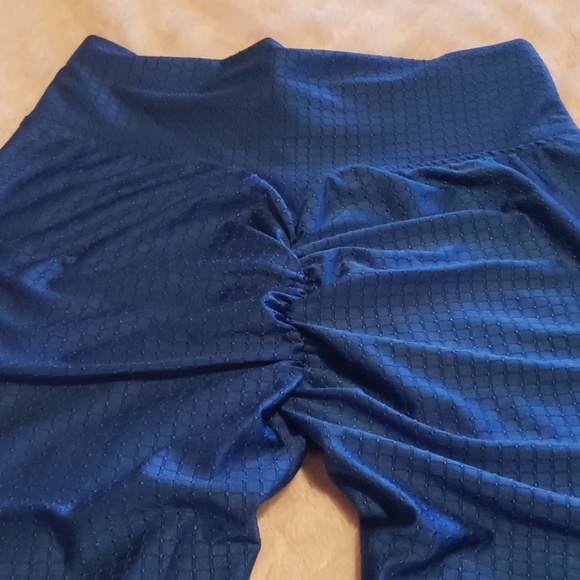 Booty enhancing leggings - Picture 4 of 4